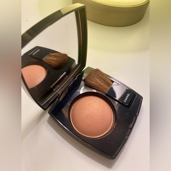 Chanel Joues Contrast Powder Blush in Jersey - Picture 4 of 4